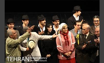 نمایش راپورت های شبانه دکتر مصدق‎ 24