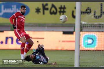 دیدار تیم های فوتبال پرسپولیس و پیکان 16