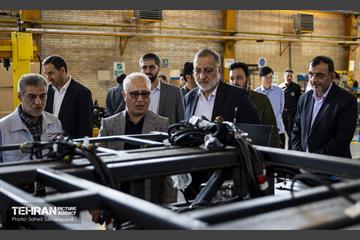 بازدید شهردار تهران از کارخانه خودروسازی «عقاب افشان» 31