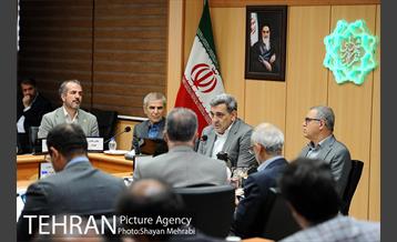 شوراى معاونین شهردار، شهرداران مناطق، مدیران عامل سازمان ها، شرکت ها و موسسات شهردارى تهران 41