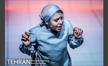 نمایش فقط چهل روزه بودم 12