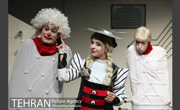 نمایش داستان یک عذرخواهی از آقای امانوئل‎ 10