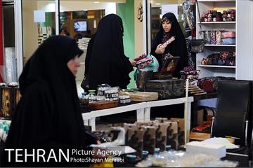 هفدهمین نمایشگاه عطر سیب 40