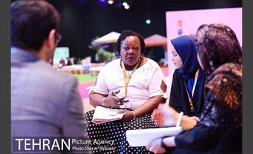 دیدار زهرا بهروزآذر مدیرکل امور بانوان شهرداری تهران با آنجلا مواى  3