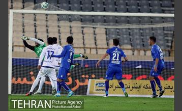 دیدار تیم‌ های فوتبال استقلال تهران و استقلال خوزستان