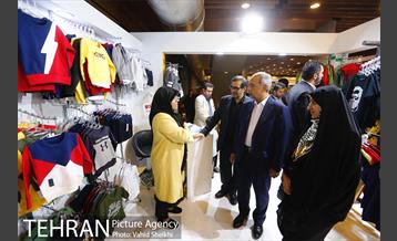 بازدید معاون اقتصادی رئیس جمهور از نمایشگاه زنان و تولید ملی 22