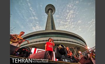 اجرای گروه موسیقی لیان در برج میلاد 1