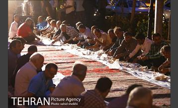 افطاری ساده راننده های تاکسی در پایانه تاکسیرانی صادقیه 15