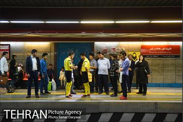 پرفورمنس داوران فوتبال در ایستگاه هفت تیر 2