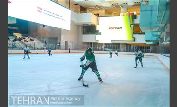 مسابقات هاکی رو یخ 30