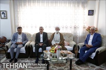 دیدار شهردار از خانواده شهید طباطبایی نیا 4