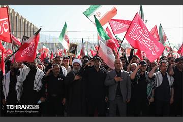 اقامه نماز بر پیکر آقای شهید ایران - 1 57