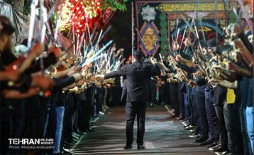 رژه‌ی شاه حسین گویان مکتب تشیع 11