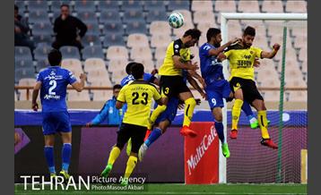 دیدار تیم های فوتبال استقلال و سپاهان