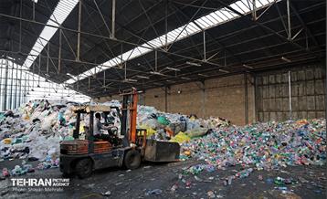 تخلیه و پلمب مرکز غیرمجاز پسماند در منطقه 17 37