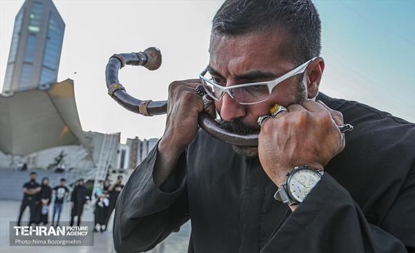 کاروان سنج و دمام زنی با حضور خادمین حرم مطهر رضوی