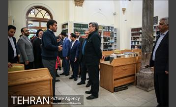 حضور پیروز حناچی در کتابخانه گردی الهام فخاری 15