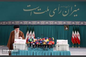 حضور رهبر انقلاب در دور دوم انتخابات مجلس شورای اسلامی 15