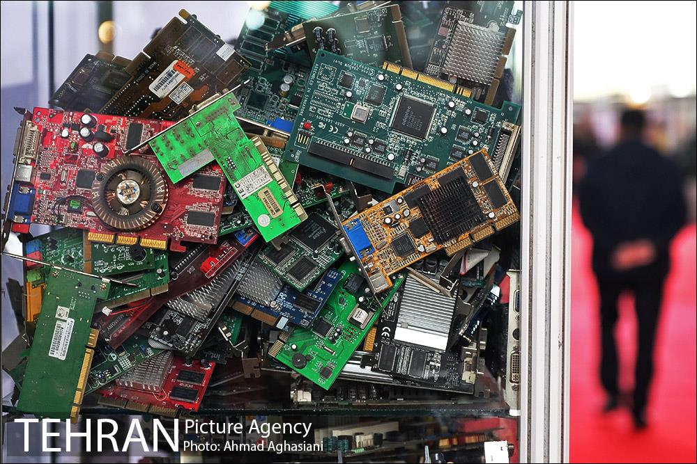 بازدید رئیس شورای شهر تهران از نمایشگاه بین المللی پسامد، بازیافت 1