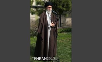 کاشت نهال توسط رهبر معظم انقلاب اسلامی 10
