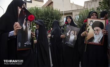 استقبال از خانواده شهدای غزه در میدان فلسطین تهران 37