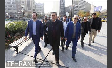 بازدید شهردار تهران از گذر نوآوری در میدان هفت تیر 2