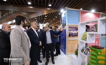 بازدید شهردار تهران از نمایشگاه شهرهای خواهرخوانده و توانمندی های مدیریت شهری تهران