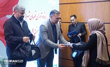 رونمایی از مدال ورزشی منطقه‌۸    3