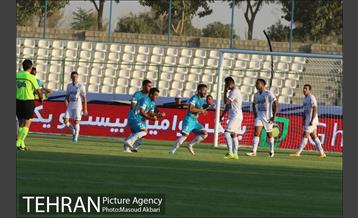 دیدار پیکان و استقلال در لیگ برتر فوتبال 27