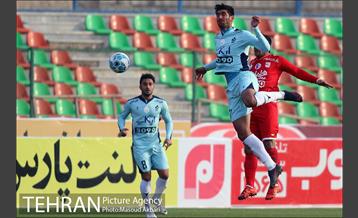 دیدار تیم های فوتبال پیکان و تراکتورسازی