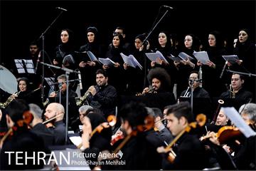 شب موسیقی انقلاب در منطقه گردشگری عباس آباد 24