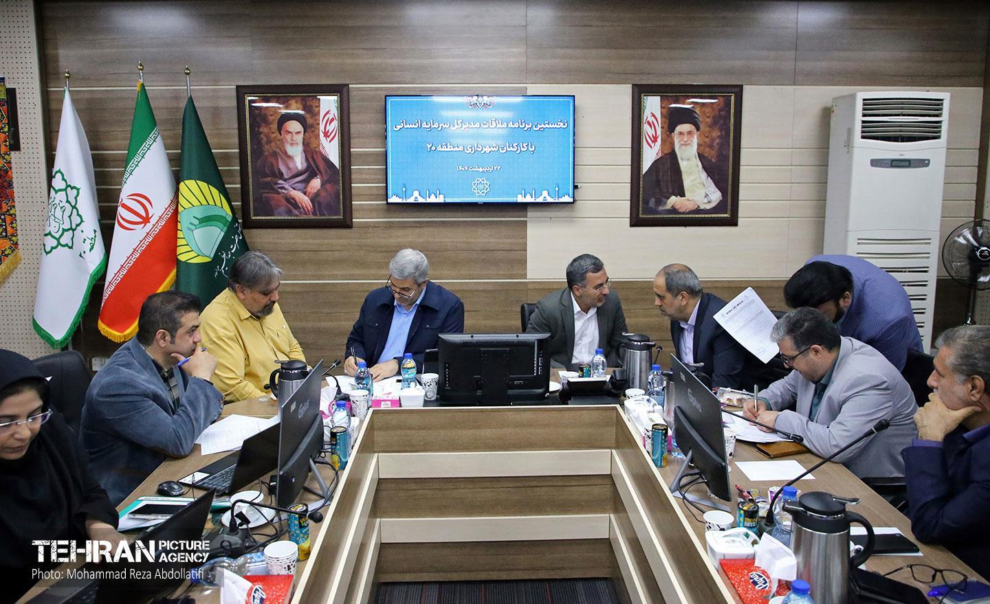 بازدید مدیر اداره کل سرمایه انسانی از منطقه 20 16