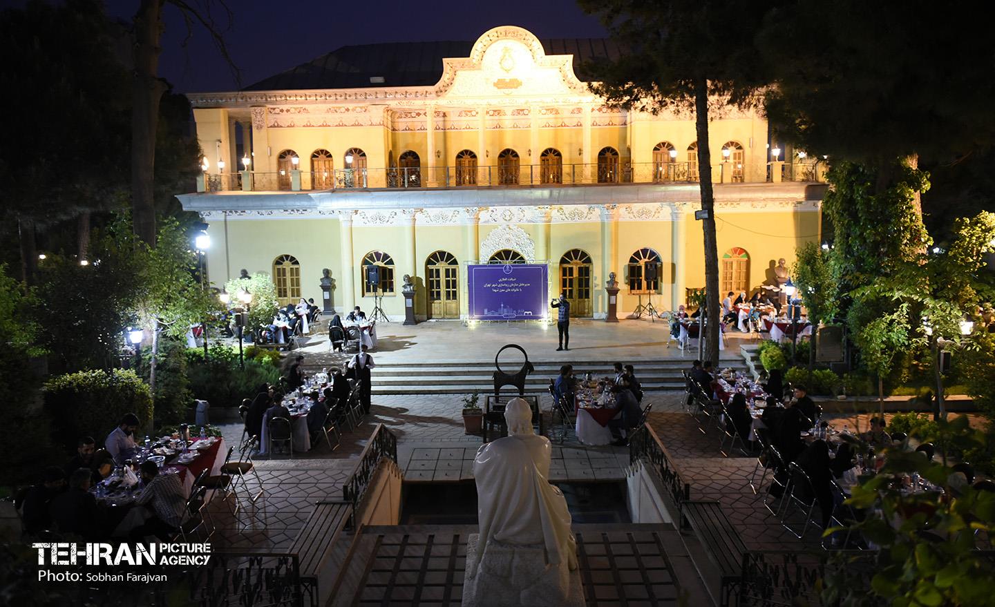 ضیافت افطاری با حضور خانواده های معزز شهدا 16