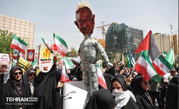 تجمع ضد اسرائیلی در میدان فلسطین 24