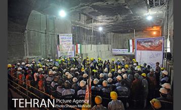 ورود دستگاه تمام مکانیزه(TBM) به ایستگاه مترو شهدا 8