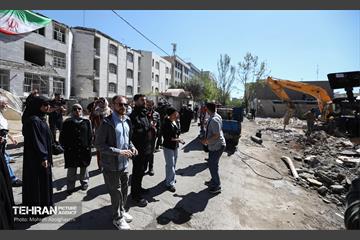 بازدید نمایندگان رسانه‌های بین المللی از مناطق مسکونی آسیب دیده 22