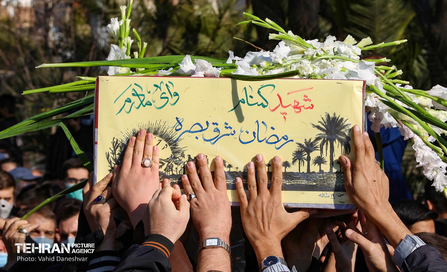 تشییع و تدفین پیکر مطهر دو شهید گمنام در منطقه 17