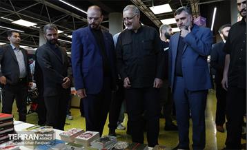 بازدید شهردار تهران از رویداد "اردی‌بهشت کتاب" 36