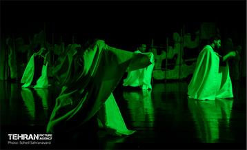 نمایش «سیب، فانوس، کشتی» 17