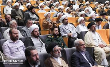 نشست فصلی ائمه جماعت و مدیران حوزه های علمیه منطقه 12 با مدیران شهری 17