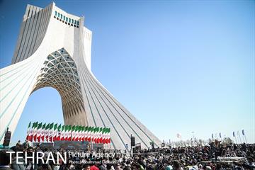 جشن تحویل سال ۱۴۰۰ در میدان آزادی  5