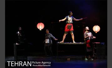 نمایش اژدهای طلایی 10