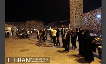 نورافشانی میدان امام حسین به مناسب سالروز پیروزی انقلاب اسلامی  13