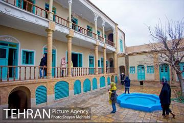 خانه موتمن الاطبا 12