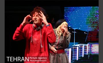 نمایش ماجرای عجیب سگی در شب 1