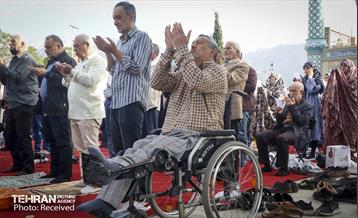 اقامه نماز عید فطر در امامزادگان پنج تن لویزان  8