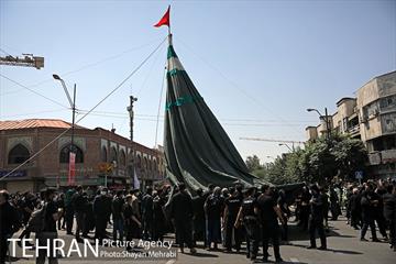 عزاداری ظهر عاشورای حسینی در چهار راه گلوبندک 5