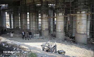 بازدید دانشجویان از پروژه مقاوم‌سازی پل تقاطع بزرگراه همت و رودخانه کن 39