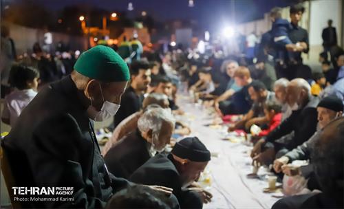 توزیع ۷۰۰۰ بسته افطاری ساده در ۳ محله منطقه۱۶