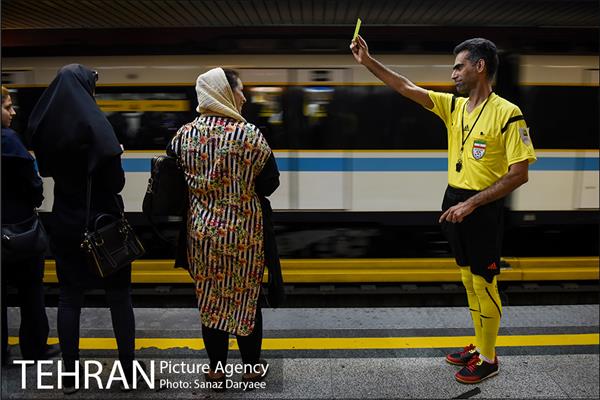 پرفورمنس داوران فوتبال در ایستگاه هفت تیر 38